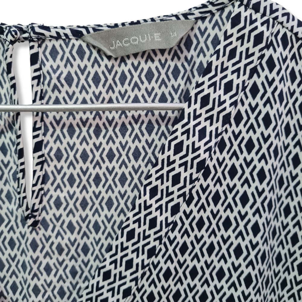Size- L, JACQUI.E top - Picture 3 of 4